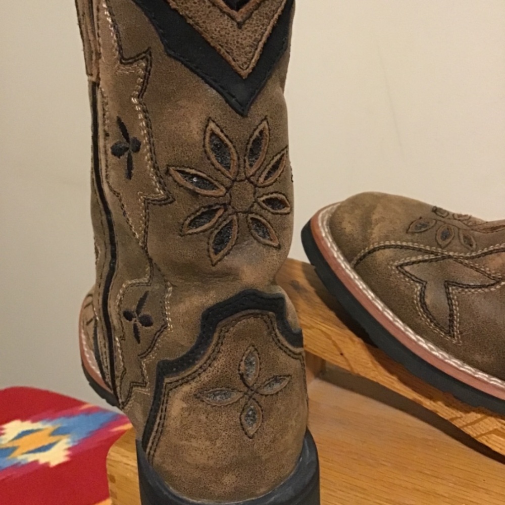 🔥Dan Post, children’s boots, size 12.5D, new cond. has jewel design, see pics. - Picture 2 of 5